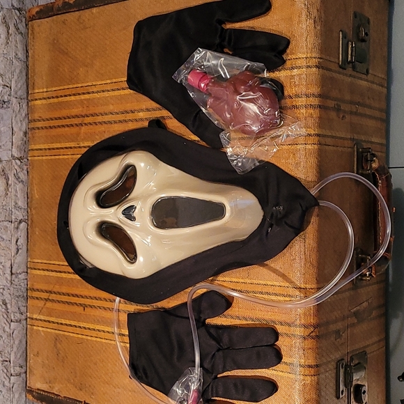 Fun World Scream Bloody Costume Mask - Picture 10 of 12